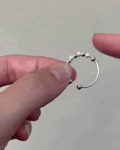 925 prabos sidabrinis slankiojantis karoliukų žiedas „Calmy“